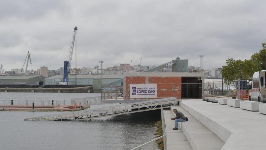 Nueva terraza en O Parrote, en A Coruña, con posibilidad de celebrar el cumpleaños en el agua: el nuevo ambigú y espacio de deporte abrirá este viernes como La Potera by Nacosta