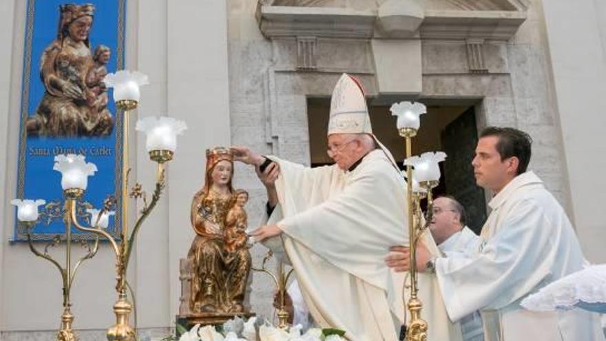 Cañizares corona a Santa María de Carlet medio siglo después