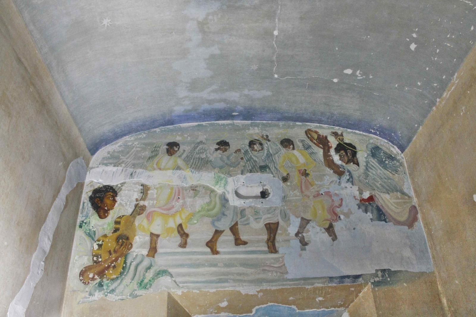 Descobertes les pintures murals de la capella Gitana a la presó Model de Barcelona