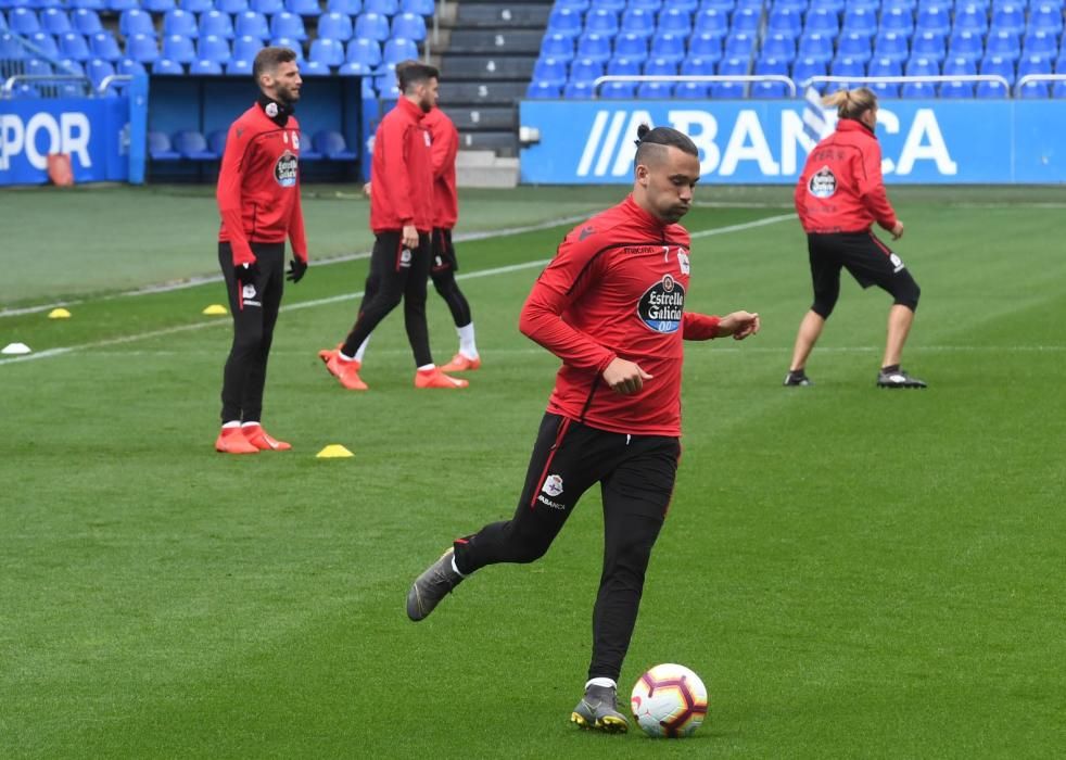 Los futbolistas realizaron ayer en Riazor la última sesión de entrenamiento antes del partido de esta tarde contra el Rayo Majadahonda.