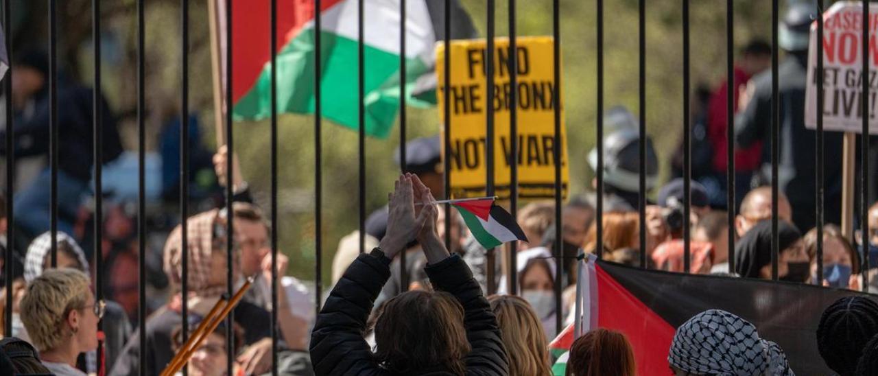 Multitudinarias acampadas a favor de Palestina y contra Israel en los campus universitarios de EEUU