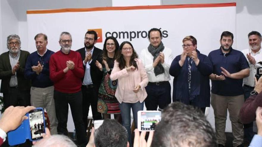 Mónica Oltra junto a sus compañeros de partido en el acto celebrado ayer por la tarde para presentar a los candidatos de la comarca en Alcoy.