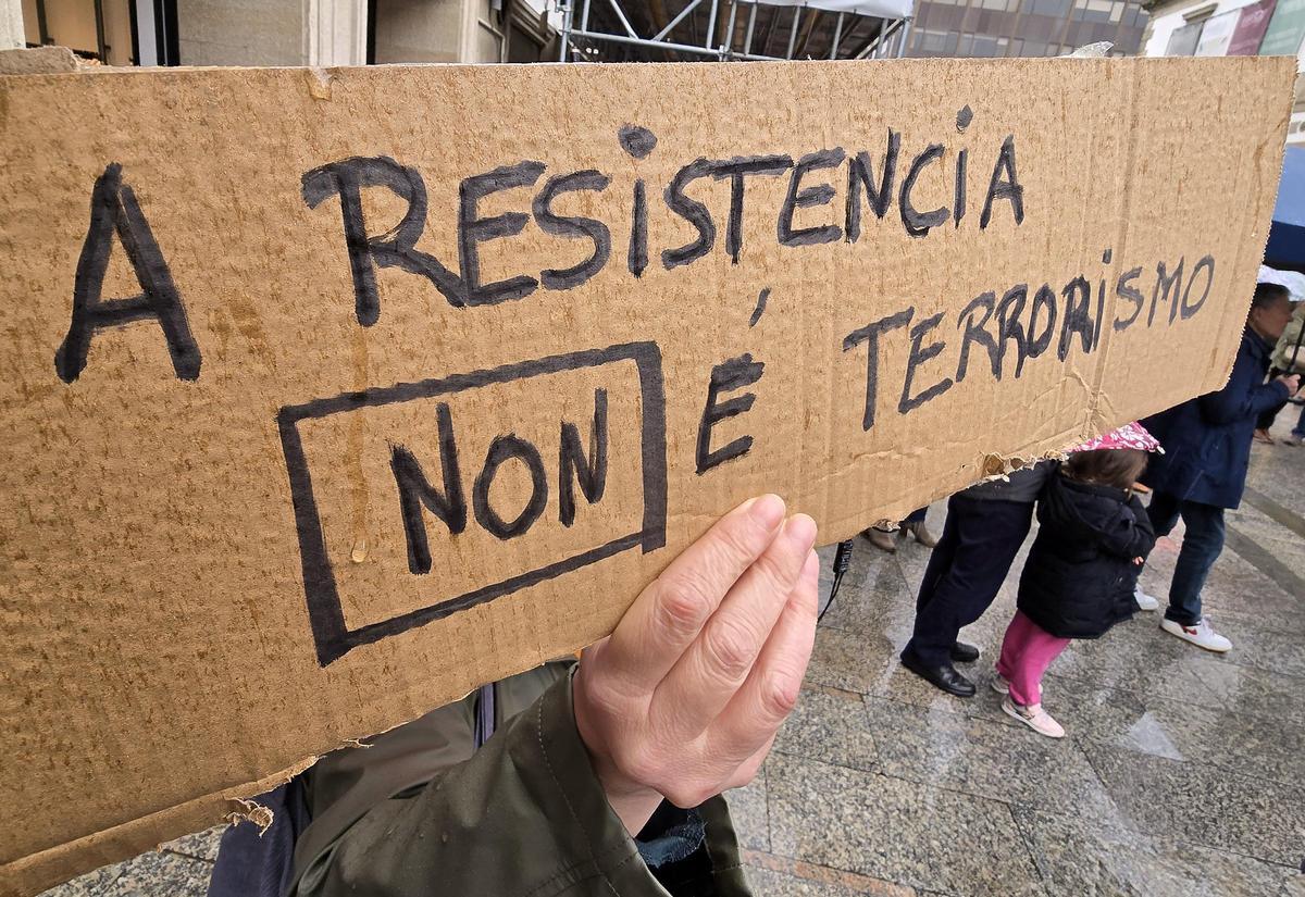 Cerca de 200 personas se concentran en Vigo para pedir «parar la guerra»