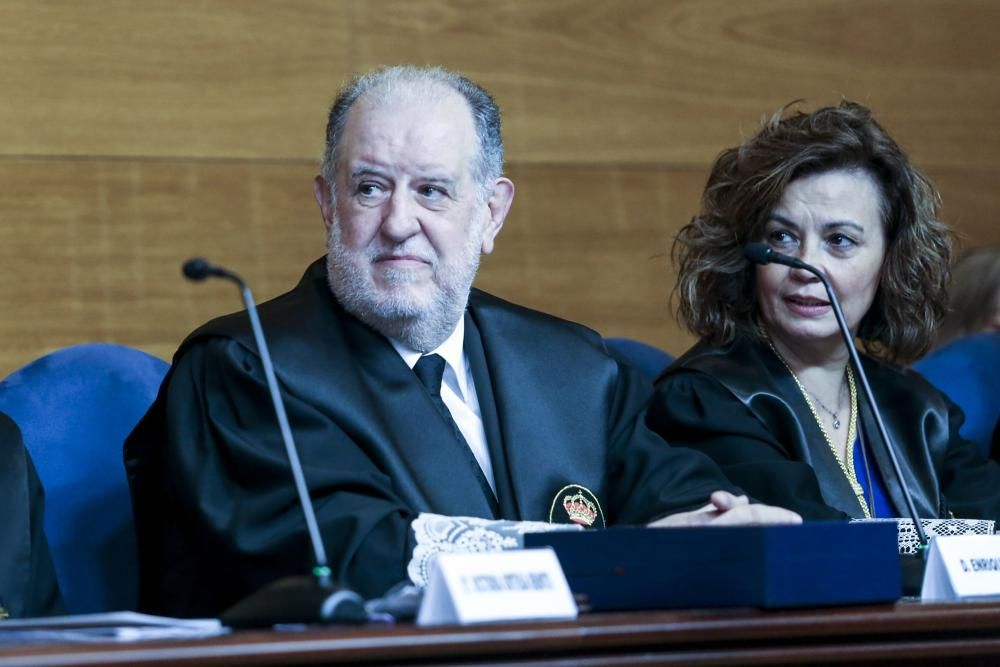 Entrega de la gran cruz del mérito al exdecano del Colegio de Abogados e inauguración de las nuevas instalaciones