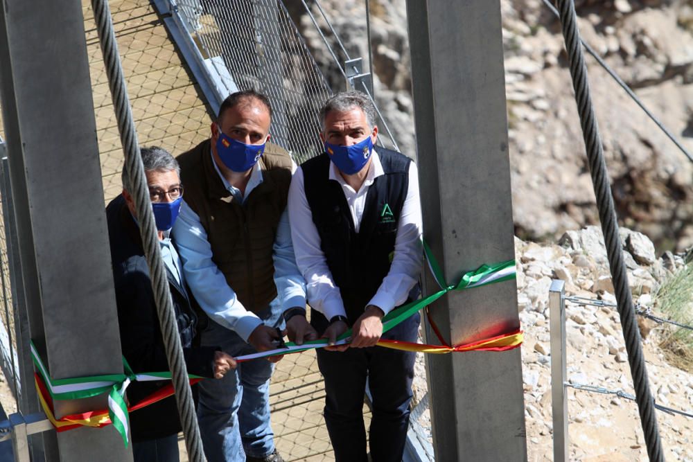 Inauguran el puente colgante de El Saltillo, en la Axarquía