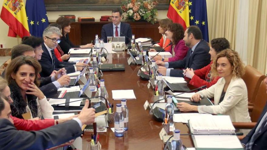 El Gobierno aprueba limitar los aforamientos al ejercicio del cargo en el plazo de un año