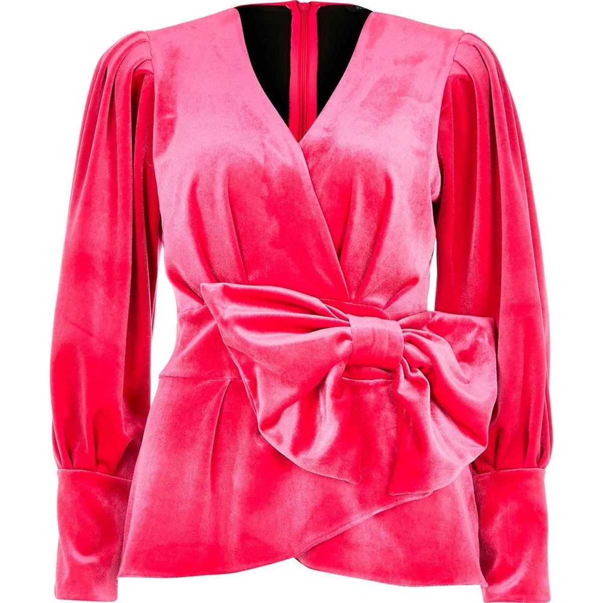 Camisa de terciopelo en rosa de River Island. (Precio: 54 euros)