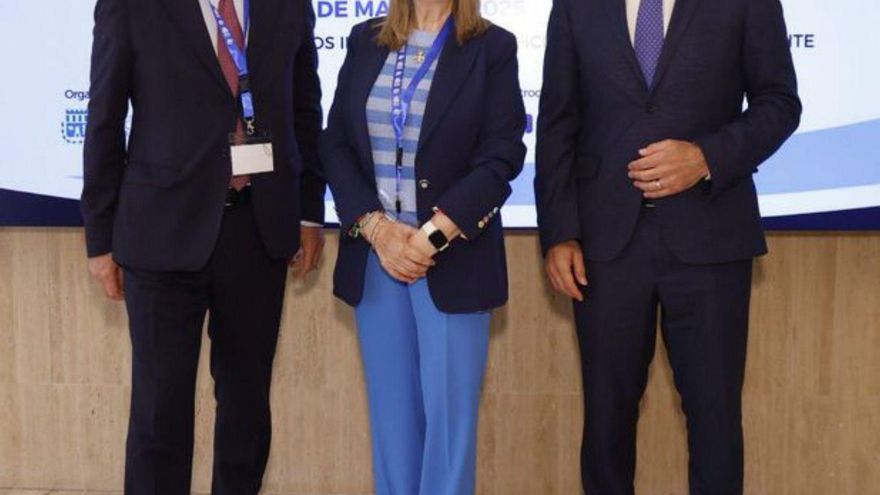 Ana Pastor aboga por el entendimiento entre la sanidad pública y la privada