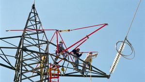 Trabajos de mantenimiento en la red de transporte de electricidad.