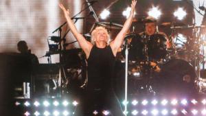 Jon Bon Jovi, al frente de su banda, durante un concierto en el estadio Wanda Metropolitano de Madrid en 2019.