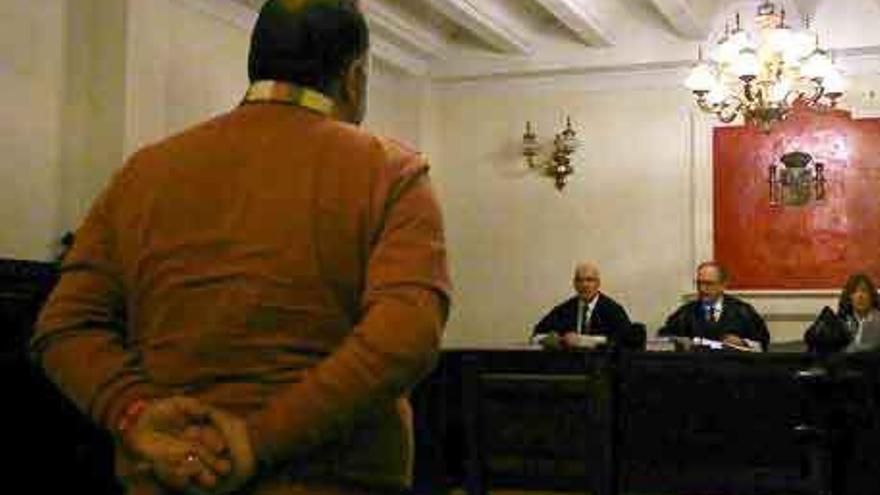 El constructor condenado durante un juicio en la Audiencia.