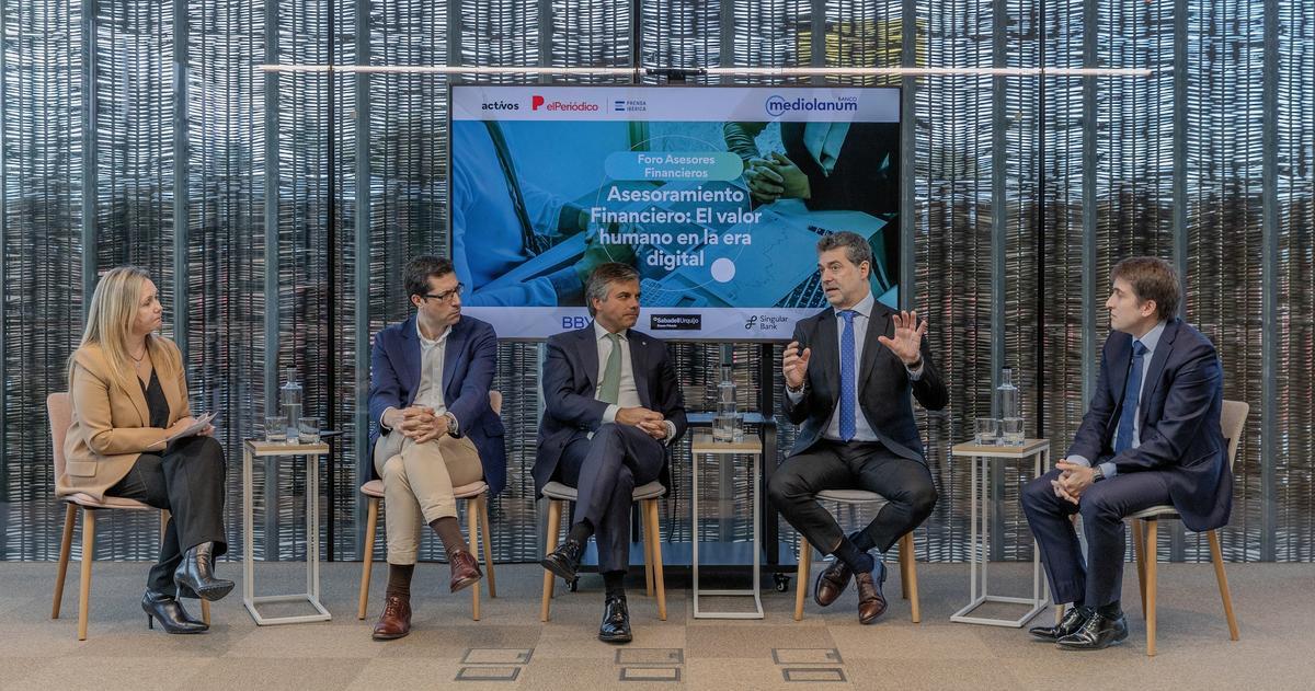 De izquierda a derecha,  Clara Bernal, moderadora de la charla, Daniel Gómez, Juan Massana, Albert Gavaldà y Álex Valiño