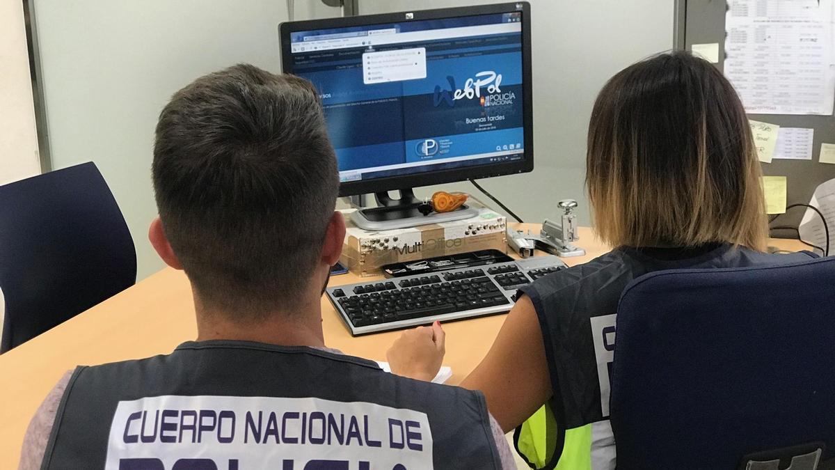 Imagen de archivo de agentes de la Policía Nacional trabajando.