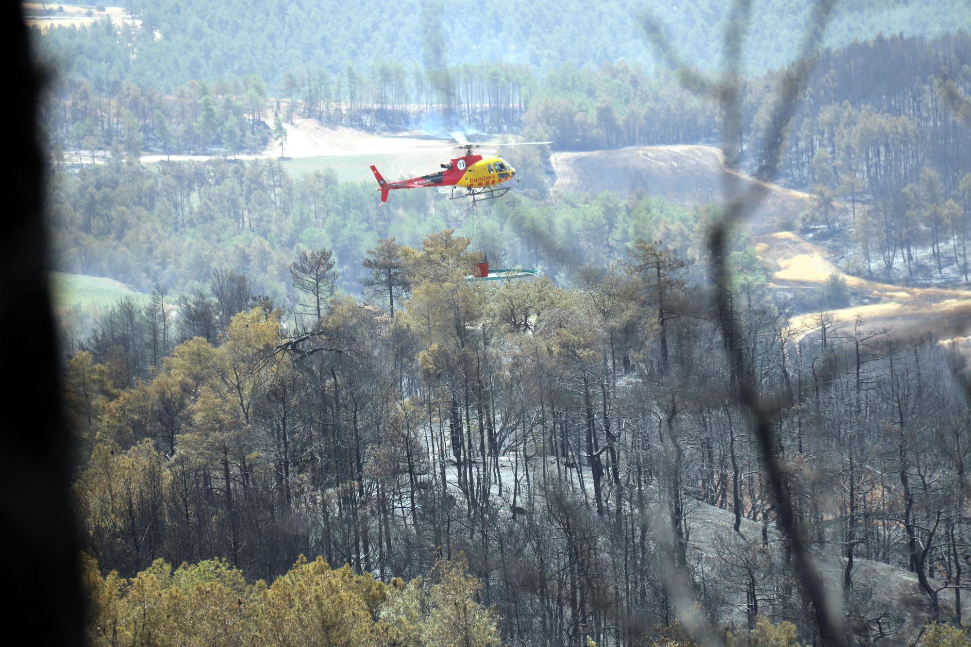 Els mitjans aèris treballen des de mig matí al foc de Castellar de la Ribera, al Solsonès