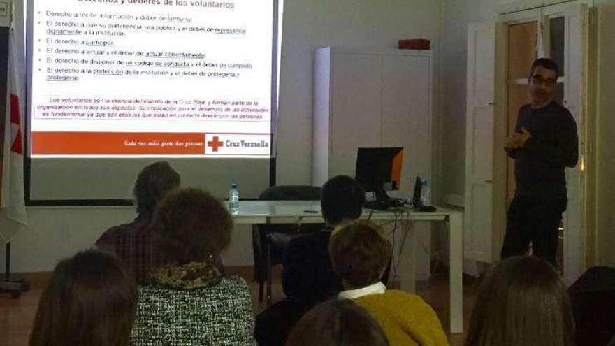 Cruz Roja celebra en Betanzos una sesión de su &#039;café con cooperantes&#039;