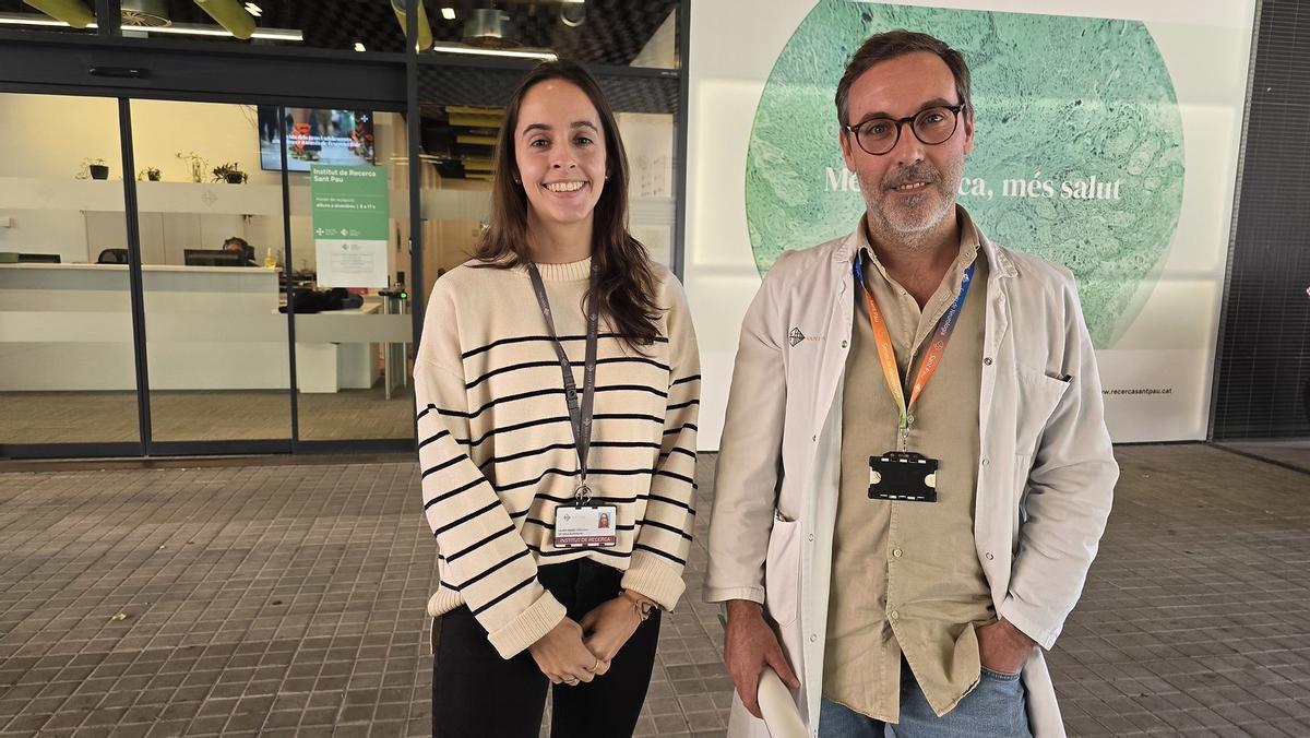 Los investigadores Laura Pérez-Carasol y Saül Martínez-Horta