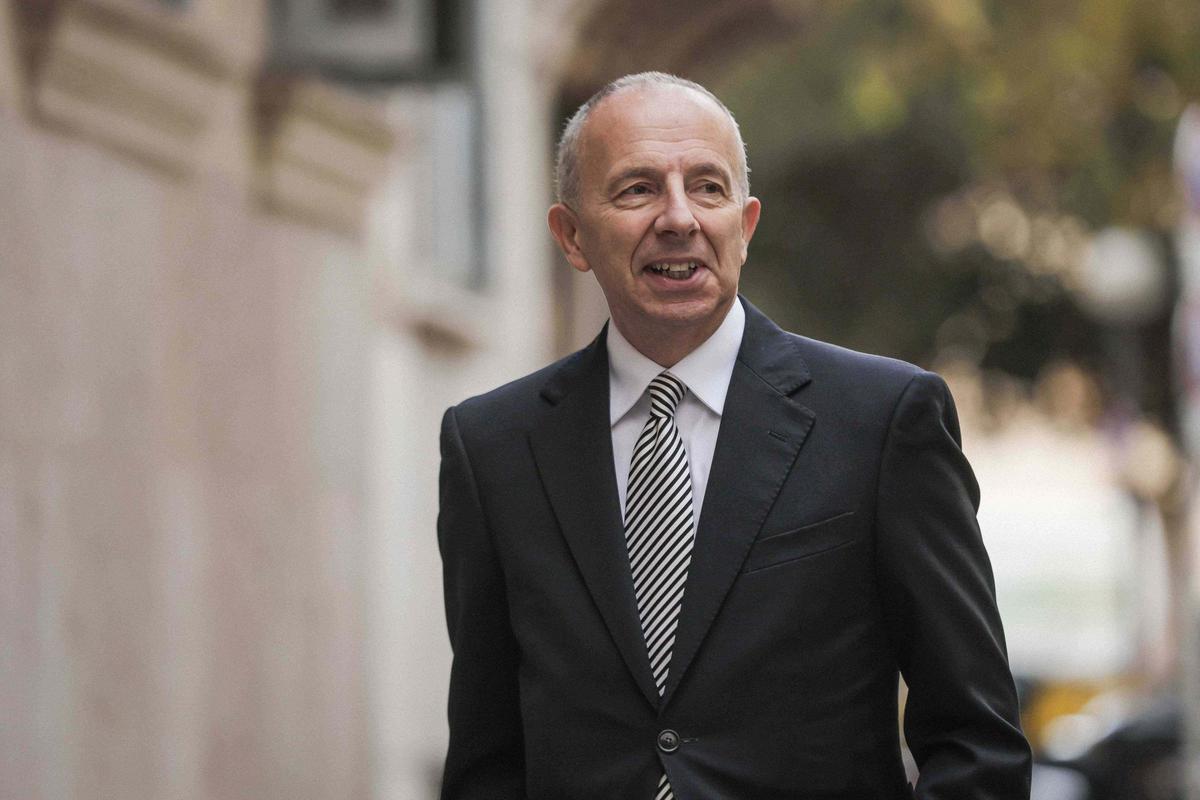 El exconseller de Turismo, Carlos Delgado, entra en la Audiencia de Palma.