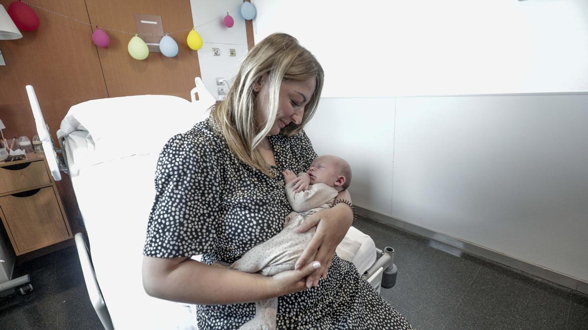 Así es Leónidas, el primer bebé nacido de una refugiada ucraniana acogida en Mallorca