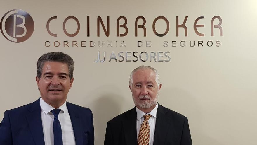 Juan Martínez y Juan Pérez, en las oficinas de Coinbroker Murcia.