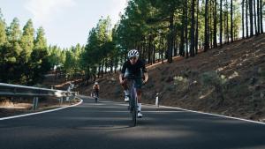 Dos cicloturistas en plena ruta