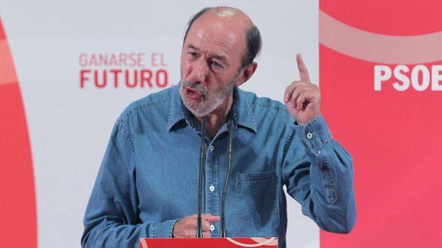 Rubalcaba reta al PP a demandarle por denunciar la caja B