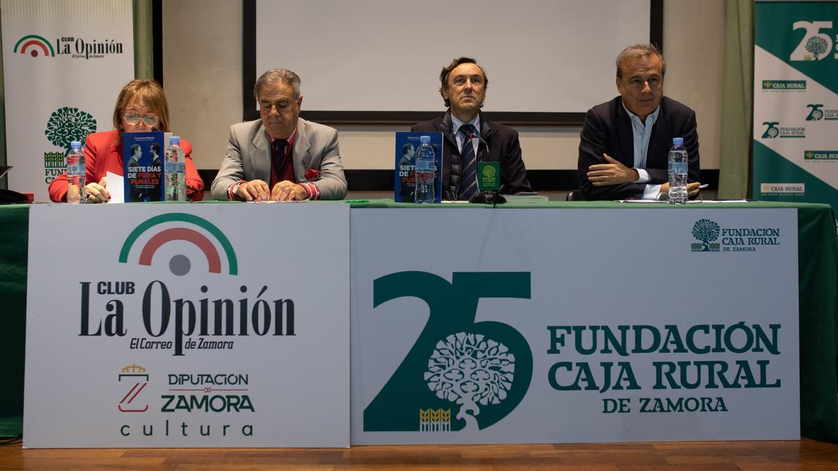 Graciano Palomo (segundo por la izquierda) en su participación en el Club LA OPINIÓN-EL CORREO DE ZAMORA