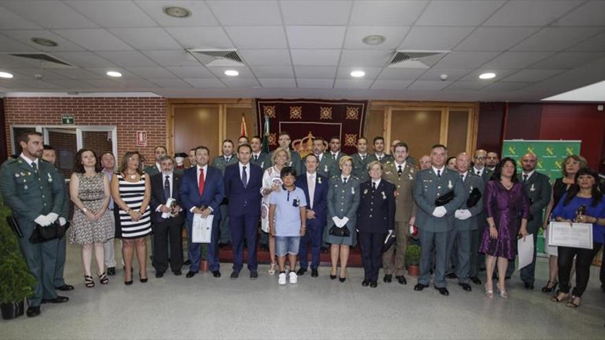 La Guardia Civil de Cáceres distingue a 21 agentes en el 173 aniversario de su fundación