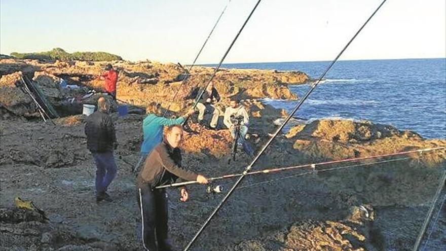 Peñíscola pide aclarar la norma de pesca deportiva en la zona de Irta