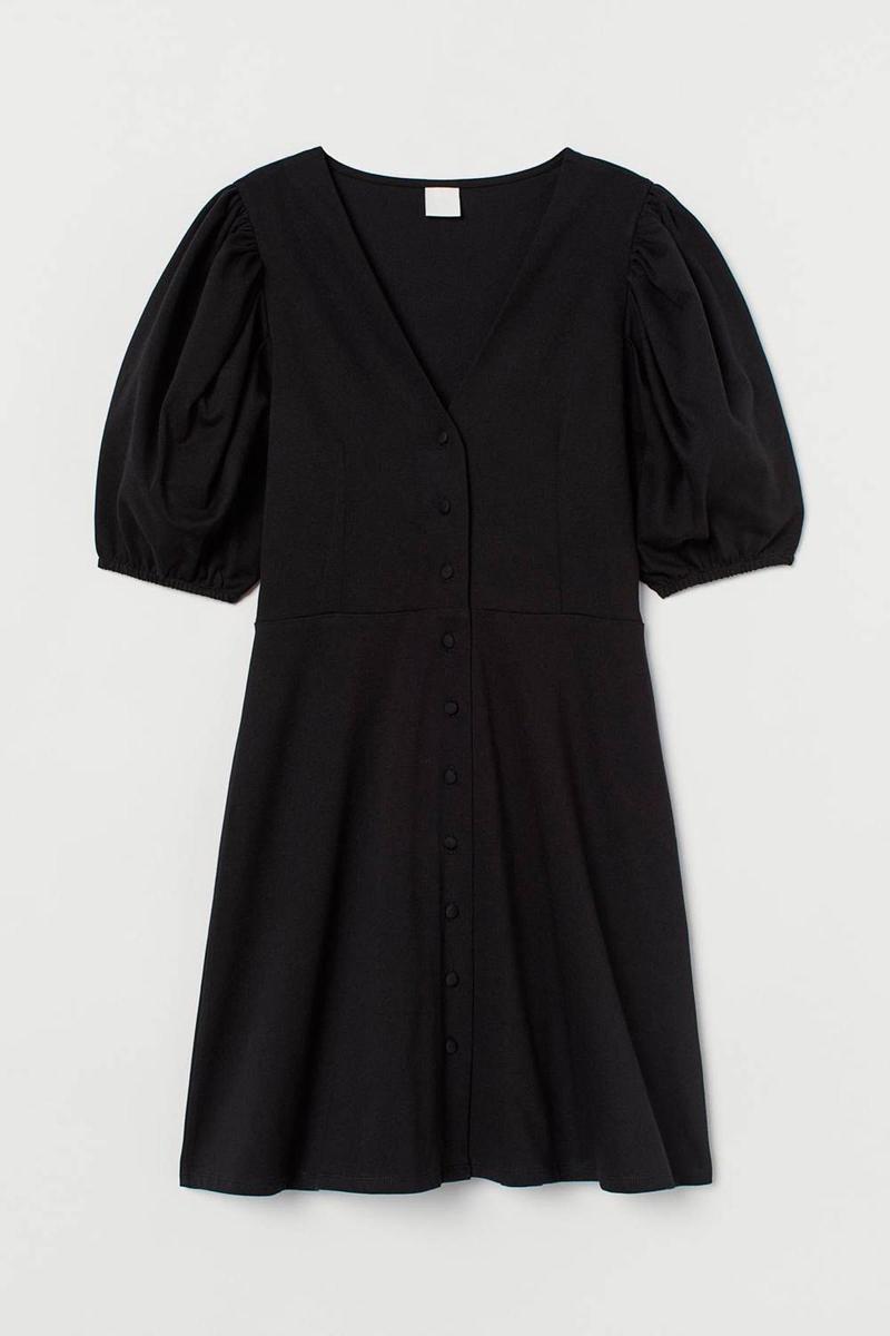 Vestido en color negro de H&amp;M. (Precio: 19,99 euros)