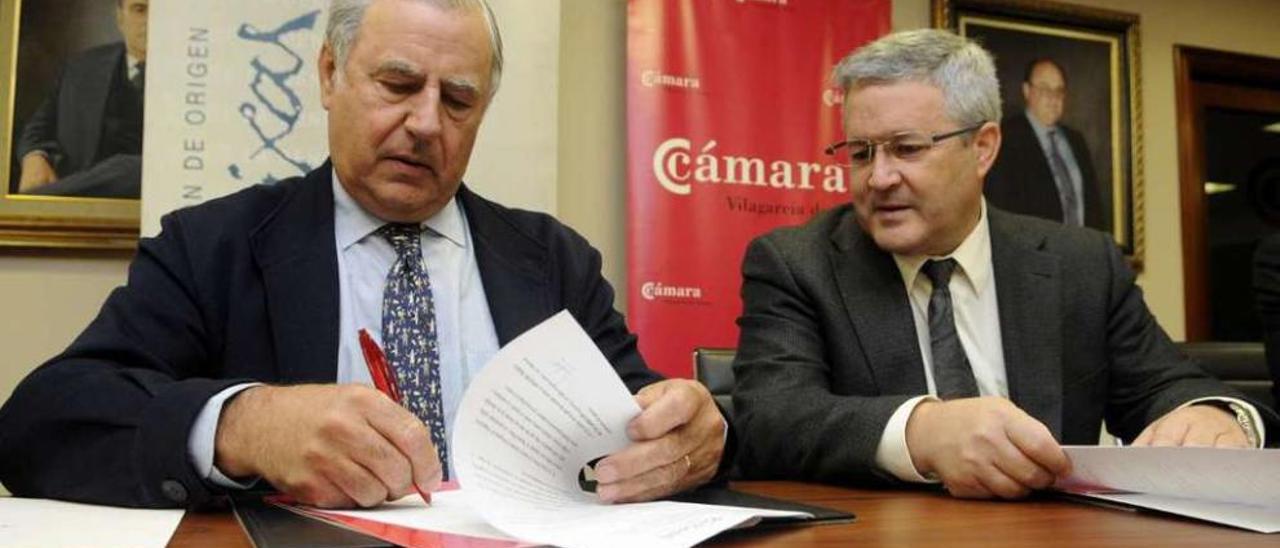 El presidente del Consejo Regulador Rías Baixas y el presidente de la Cámara de Comercio. // Noé Parga