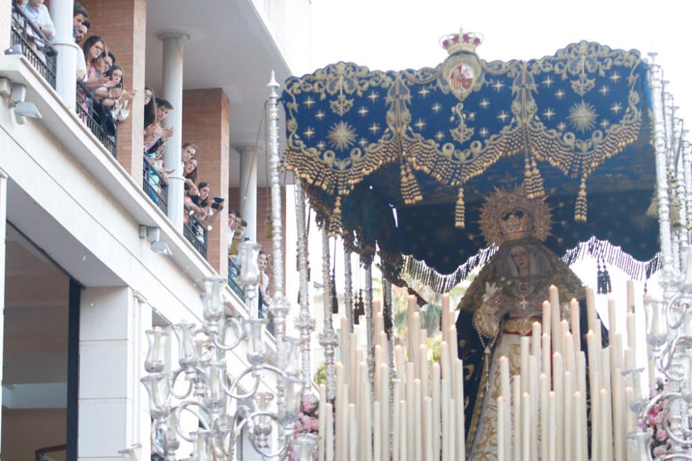 La Virgen de la Estrella ha protagonizado este sábado una salida extraordinaria con motivo del 50 aniversario de la fundación de la hermandad, con sede en Santo Domingo, y que ha llevado a esta imagen a la Catedral de Málaga para celebrar una solemne eucaristía presidida por el obispo de Málaga, Jesús Catalá, y realizar por la tarde una procesión de regreso a la sede canónica por las calles del Centro.