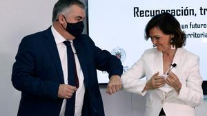 Santos Cerdán, secretario de Organización del PSOE, junto con la exvicepresidenta primera Carmen Calvo, en el curso de verano de El Escorial organizado por la Fundación Pablo Iglesias, que él preside, este 14 de julio. 