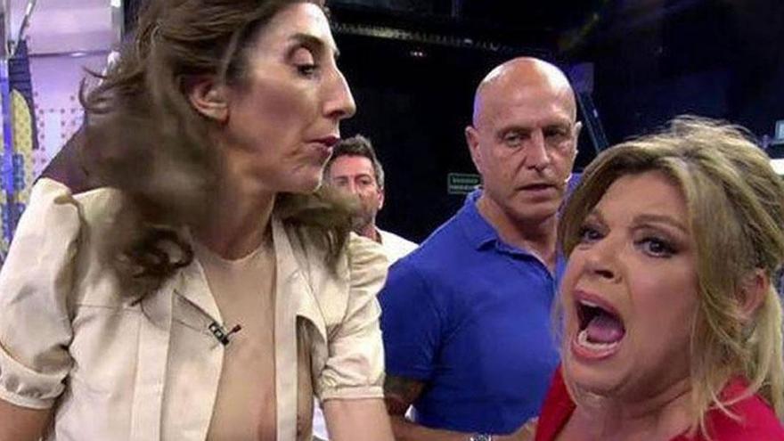 Foto: Paz Padilla, Kiko Matamoros y Terelu Campos en un momento de tensión en 'Sálvame'. / Vídeo: La divertida conexión de 'Sálvame' con Pedro Piqueras en la que el presentador aparece "dormido"