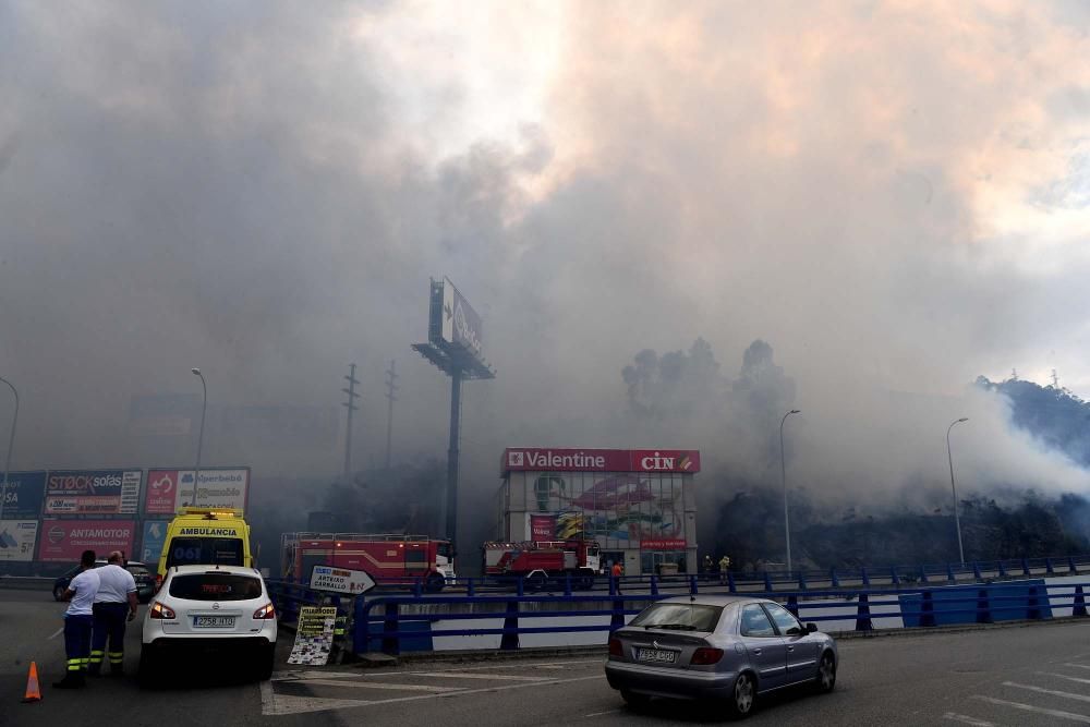 Más imágenes del incendio en As Rañas