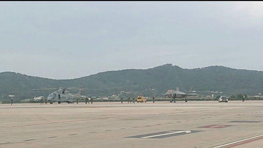 Un caza F35 aterriza de emergencia en el aeropuerto de Ibiza