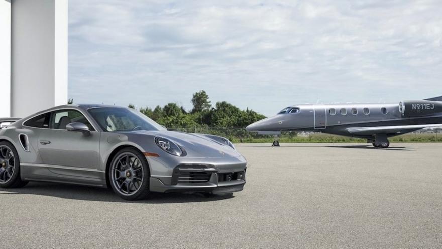 Porsche y Embraer lanzan una edición especial del 911 Turbo S y del jet privado Phenom 300E