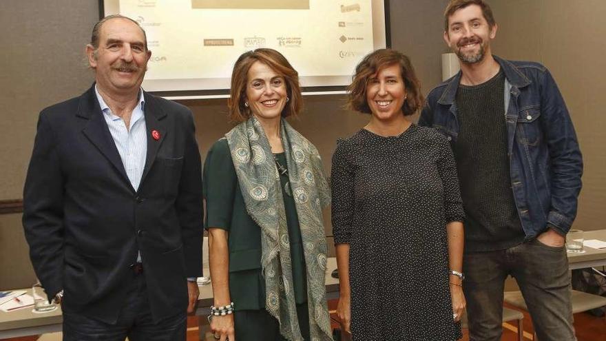 De izquierda a derecha, Gonzalo Autrán, María José Maldonado, Maro Morales y Germán González, ayer. // Ricardo Grobas