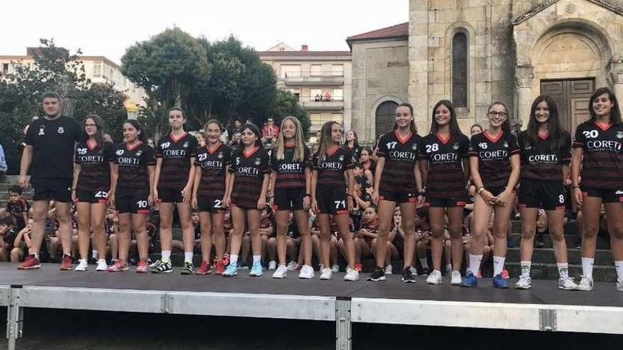 Imagen de plantilla del Coreti Lalín infantil en su presentación en pretemporada.