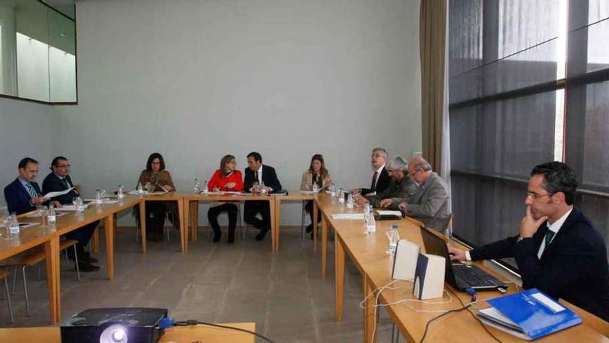 Una de las últimas reuniones del patronato de la Fundación Rei Afonso Henriques Foto L. O. Z.