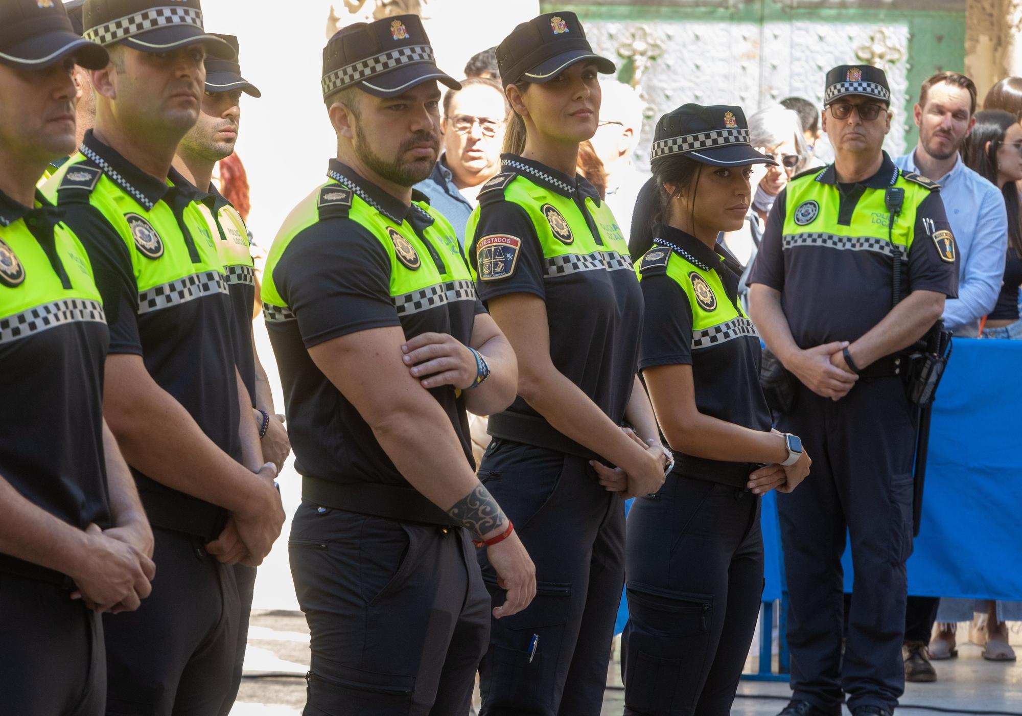 Más de un centenar de agentes han jurado su cargo como miembros de la Policía Local de Alicante
