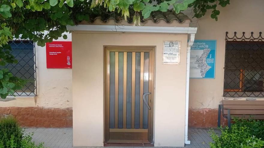 El  Partido de Requena y Aldeas denuncia la falta de aire acondicionado en el centro médico de Campo Arcís