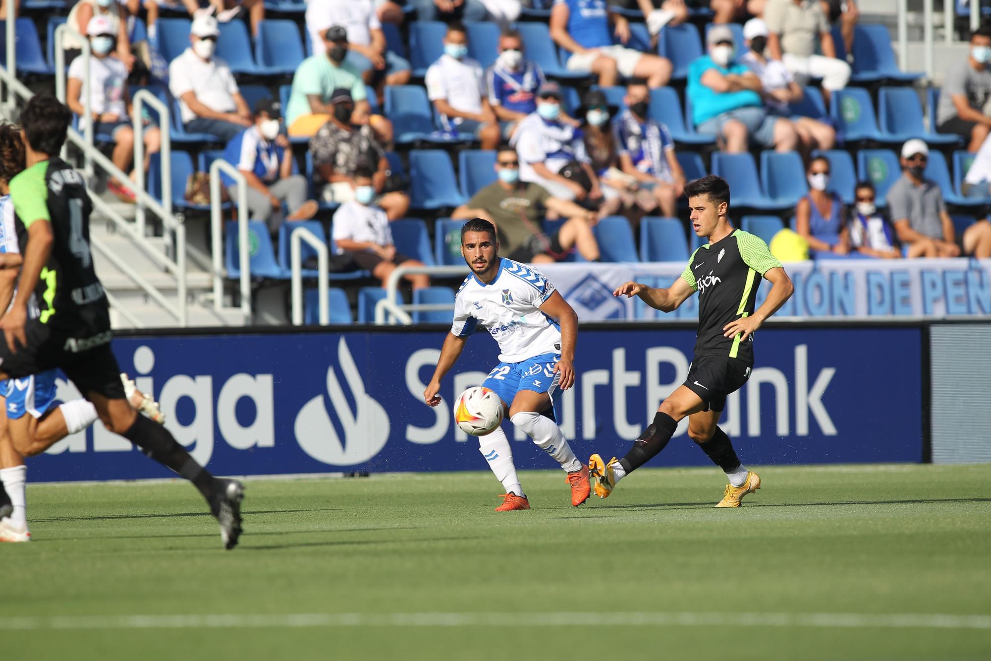 El partido entre el Tenerife y el Sporting, en imágenes