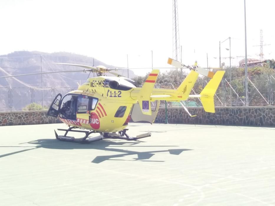 Dos heridos tras la precipitación de un vehículo por un barranco en Gran Canaria