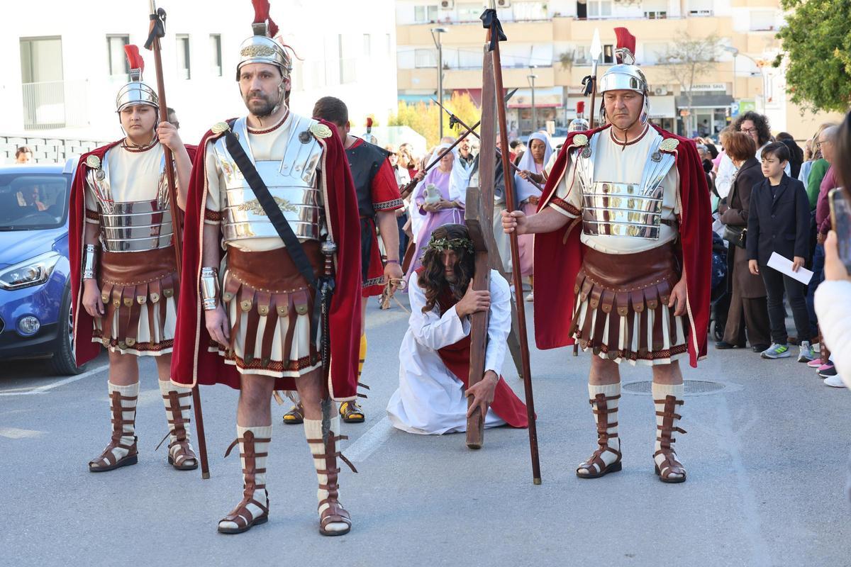 Galería: imágenes del vía crucis de Santa Eulària