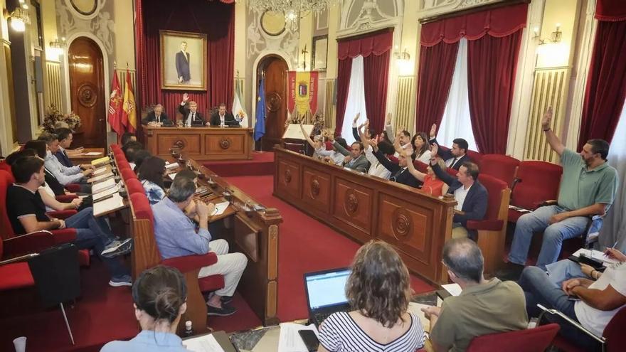 El PP de Badajoz se queda solo en el presupuesto que recoge el alza salarial a los policías