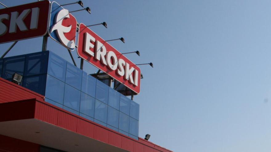 Eroski vende sus dos hipermercados en Asturias a la cadena Carrefour