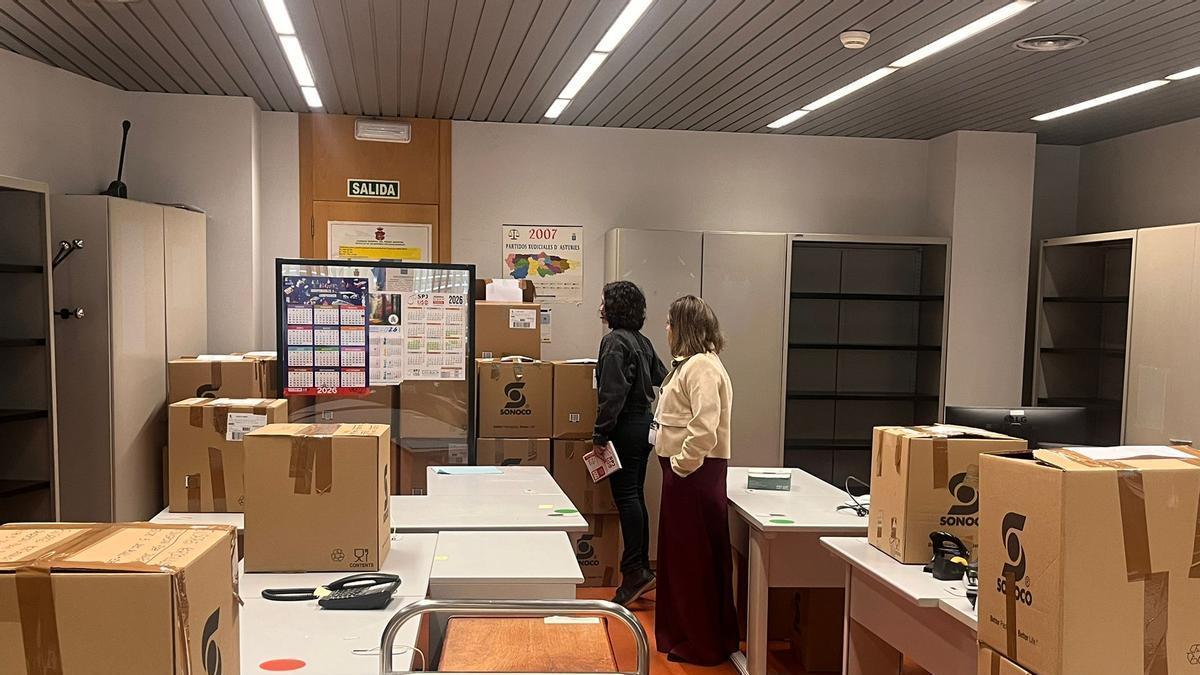 Caos en el primer día de las nuevas oficinas judiciales: cajas sin trasladar, ordenadores sin instalar, mesas sin sillas y llamadas que no pueden ser atendidas