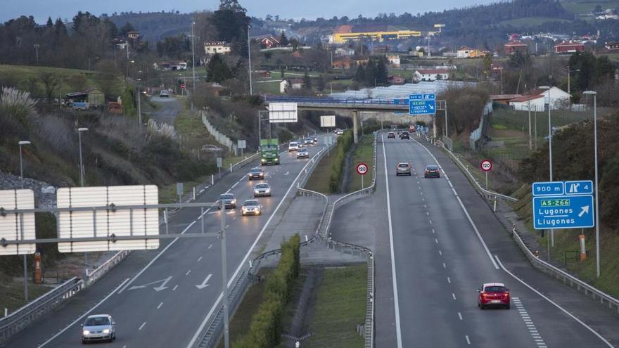 La Guardia Civil evita que una joven de 24 años se precipite de un puente en Llanera