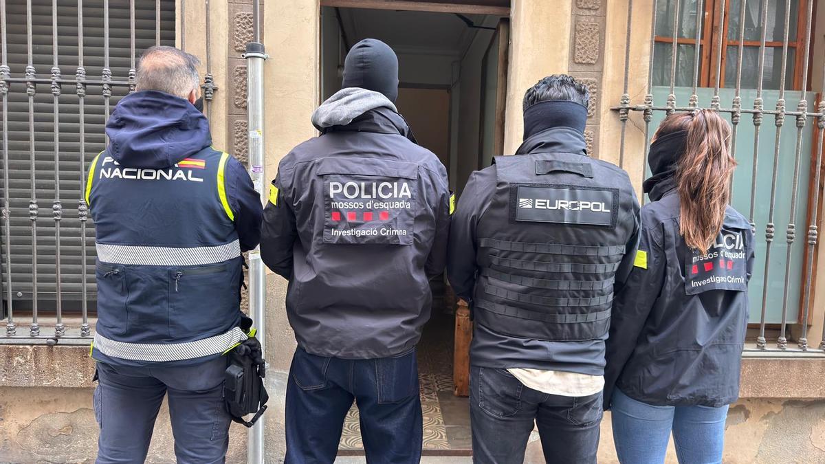 Imagen de la operación policial este lunes por la mañana