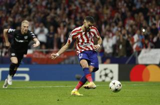 El Atlético queda eliminado de la Champions tras fallar un penalti con el partido acabado